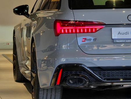 2025-Audi-RS6-Avant-Performance-Auto_13