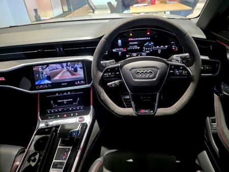 2025-Audi-RS6-Avant-Performance-Auto_14