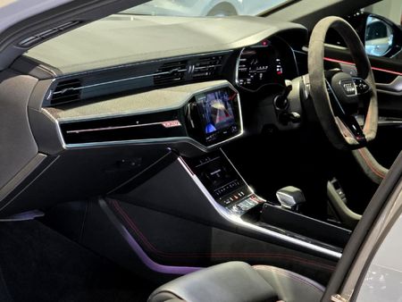 2025-Audi-RS6-Avant-Performance-Auto_15