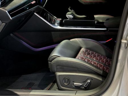 2025-Audi-RS6-Avant-Performance-Auto_16