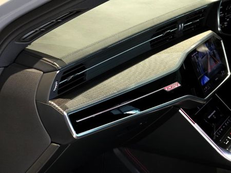 2025-Audi-RS6-Avant-Performance-Auto_17