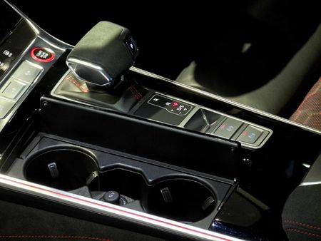 2025-Audi-RS6-Avant-Performance-Auto_18