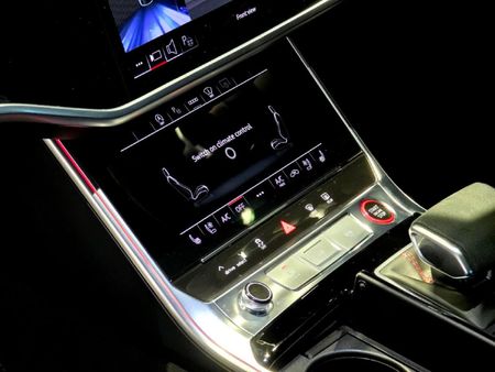 2025-Audi-RS6-Avant-Performance-Auto_19