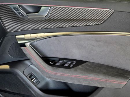 2025-Audi-RS6-Avant-Performance-Auto_22