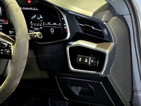 2025-Audi-RS6-Avant-Performance-Auto_24