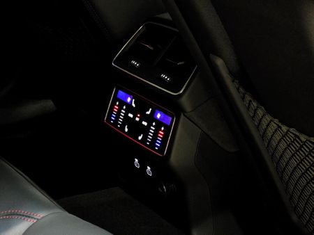 2025-Audi-RS6-Avant-Performance-Auto_3