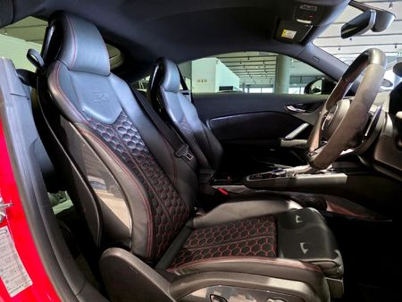 2021-Audi-TT-RS-Coupe-quattro-Auto-294kW_9