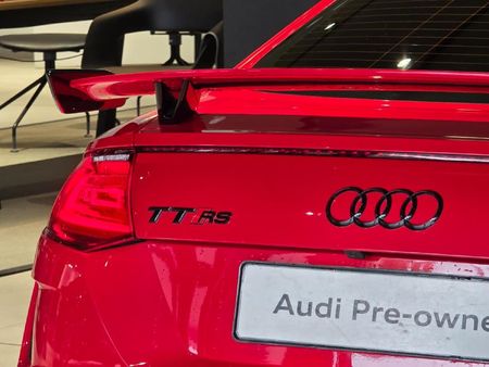 2021-Audi-TT-RS-Coupe-quattro-Auto-294kW_13