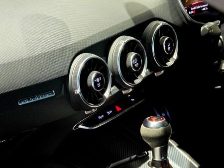 2021-Audi-TT-RS-Coupe-quattro-Auto-294kW_15