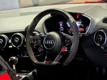 2021-Audi-TT-RS-Coupe-quattro-Auto-294kW_17