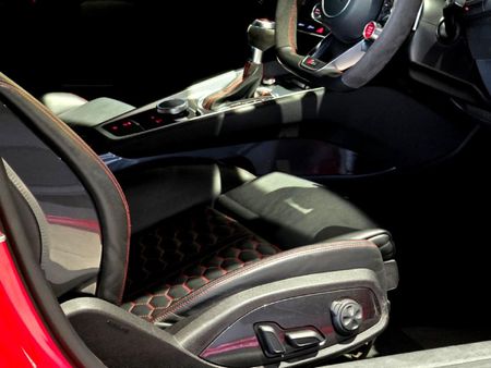 2021-Audi-TT-RS-Coupe-quattro-Auto-294kW_18