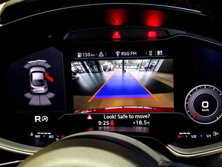 2021-Audi-TT-RS-Coupe-quattro-Auto-294kW_19
