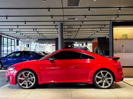 2021-Audi-TT-RS-Coupe-quattro-Auto-294kW_6