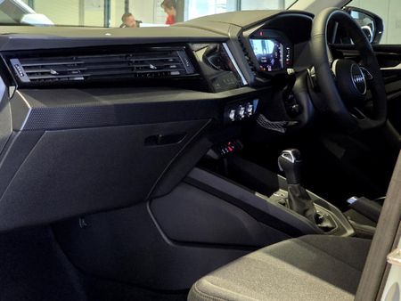 2025-Audi-A1-Sportback-30-TFSI-Black-Edition-S-Tronic_15