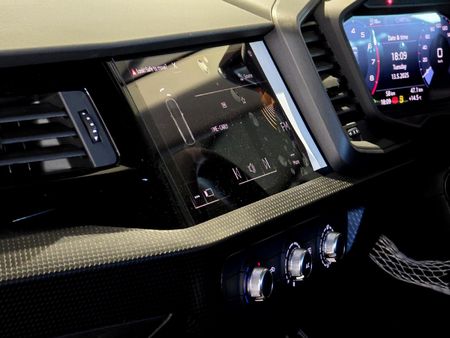 2025-Audi-A1-Sportback-30-TFSI-Black-Edition-S-Tronic_16