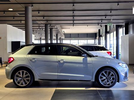 2025-Audi-A1-Sportback-30-TFSI-Black-Edition-S-Tronic_6