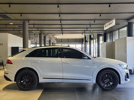2025-Audi-Q8-45-TDI-quattro-Auto-Black-Edition_15