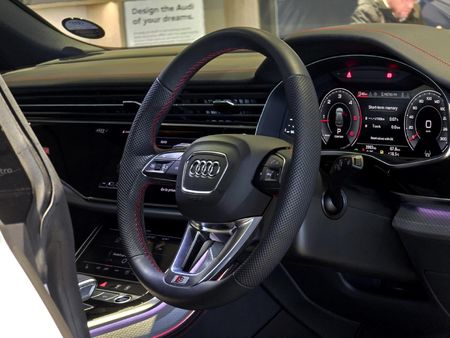 2025-Audi-Q8-45-TDI-quattro-Auto-Black-Edition_22