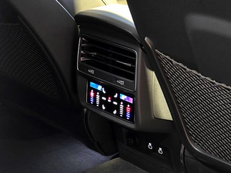 2025-Audi-Q8-45-TDI-quattro-Auto-Black-Edition_8