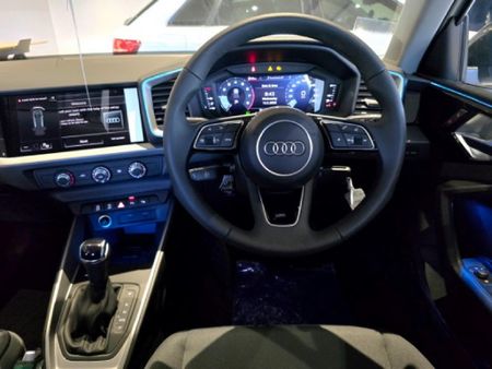 2025-Audi-A1-Sportback-30-TFSI-Black-Edition-S-Tronic_10
