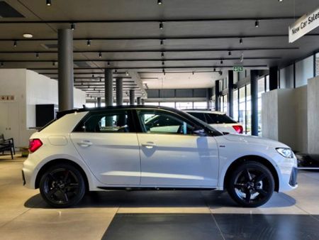 2025-Audi-A1-Sportback-30-TFSI-Black-Edition-S-Tronic_6