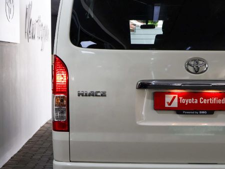 2025-Toyota-Quantum-25-D-4D-14-seat_12