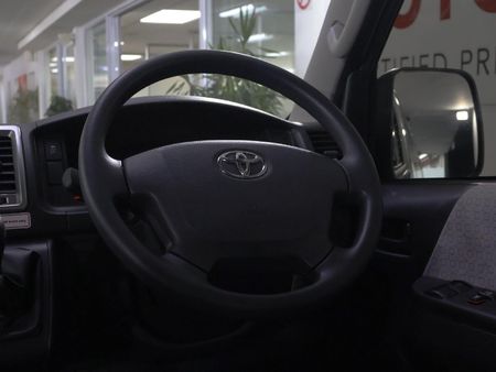 2025-Toyota-Quantum-25-D-4D-14-seat_17