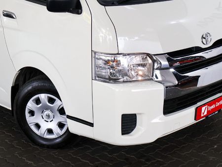 2025-Toyota-Quantum-25-D-4D-14-seat_1
