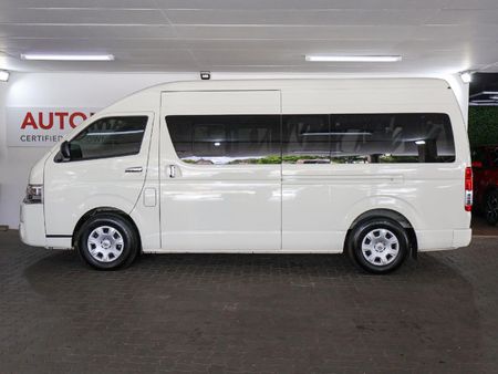 2025-Toyota-Quantum-25-D-4D-14-seat_7