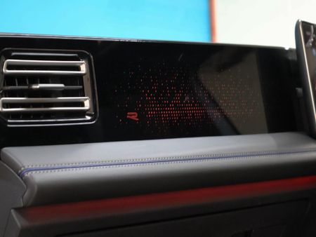 2026-Volkswagen-Tiguan-20TDI-R-Line-4Motion_16
