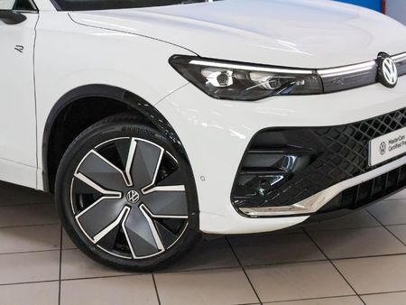 2026-Volkswagen-Tiguan-20TDI-R-Line-4Motion_1