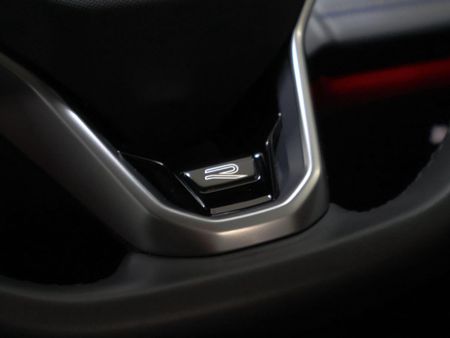 2026-Volkswagen-Tiguan-20TDI-R-Line-4Motion_19