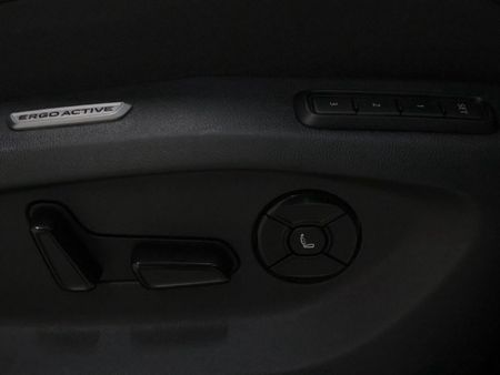 2026-Volkswagen-Tiguan-20TDI-R-Line-4Motion_23