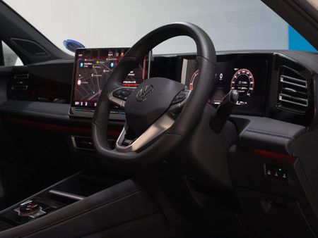 2026-Volkswagen-Tiguan-20TDI-R-Line-4Motion_25