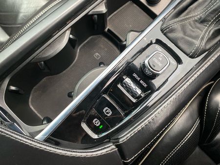 2016-Volvo-XC90-D5-Auto-AWD-R-Design_16