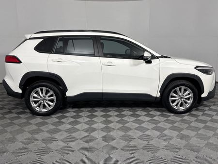 2022-Toyota-Corolla-Cross-18-XS_17