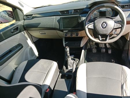 2022-Renault-Triber-10-Dynamique_6