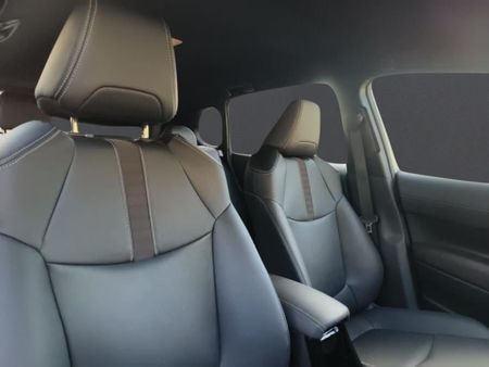 2025-Toyota-Corolla-Cross-18-XS_9