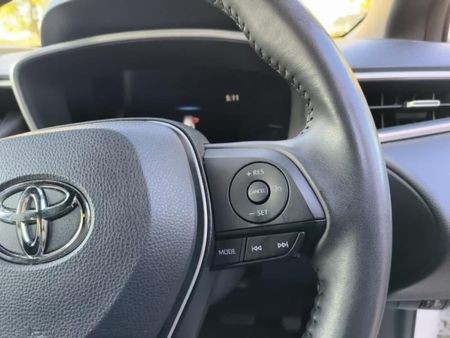 2025-Toyota-Corolla-Cross-18-XS_16