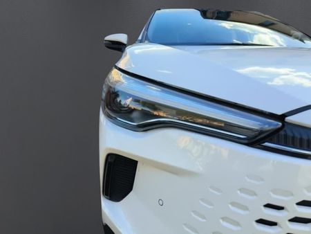 2025-Toyota-Corolla-Cross-18-XS_19