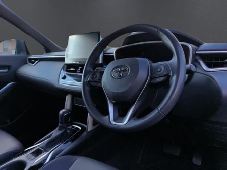 2025-Toyota-Corolla-Cross-18-XS_8