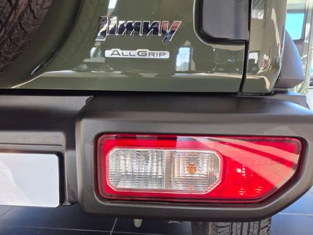 2025-Suzuki-Jimny-15-GLX-Auto_15