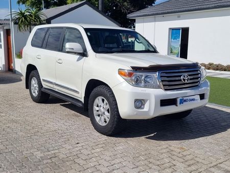 2015-Toyota-Land-Cruiser-200-45-D-V8-VX-Auto_0
