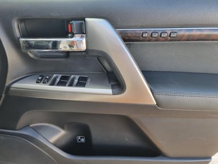 2015-Toyota-Land-Cruiser-200-45-D-V8-VX-Auto_11