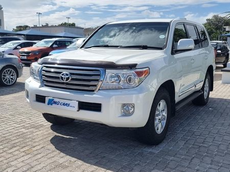 2015-Toyota-Land-Cruiser-200-45-D-V8-VX-Auto_1