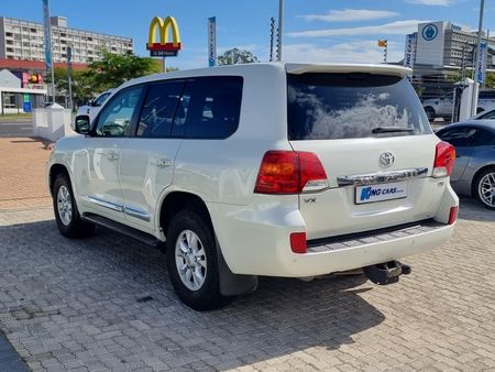 2015-Toyota-Land-Cruiser-200-45-D-V8-VX-Auto_3
