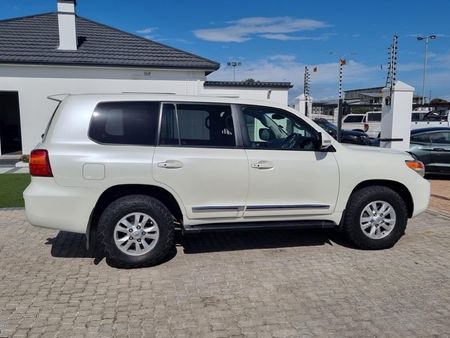 2015-Toyota-Land-Cruiser-200-45-D-V8-VX-Auto_6