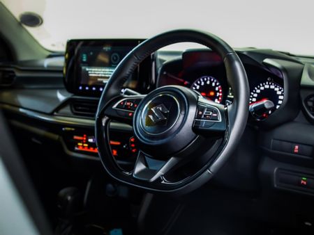 2025-Suzuki-Swift-12-GLX-Auto_11