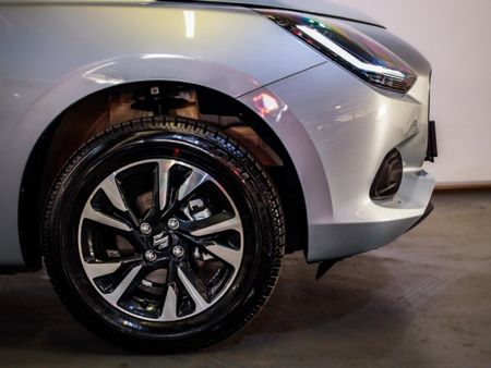 2025-Suzuki-Swift-12-GLX-Auto_3