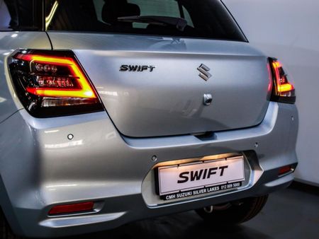 2025-Suzuki-Swift-12-GLX-Auto_6